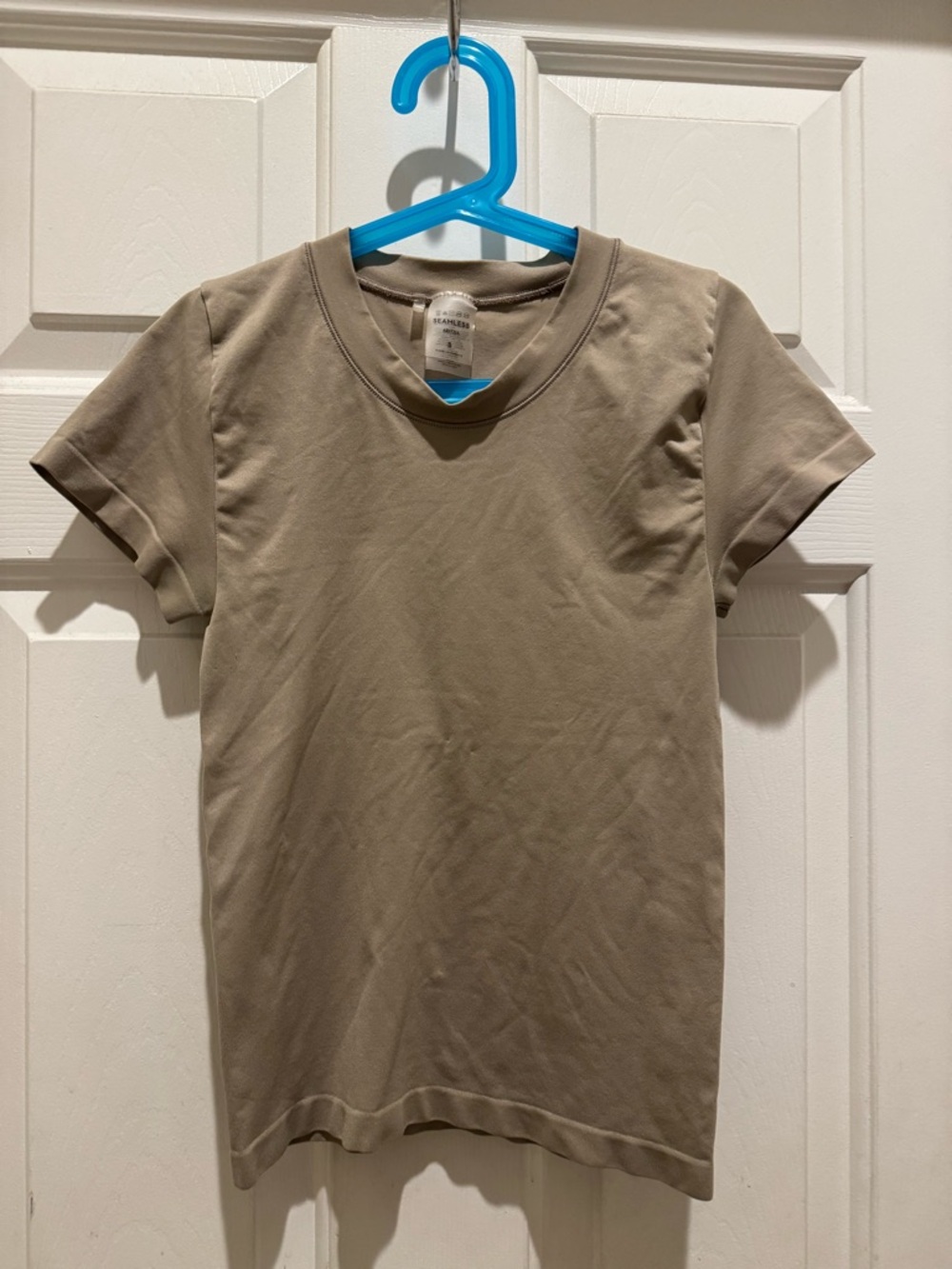 Aritzia seamless shirt size small